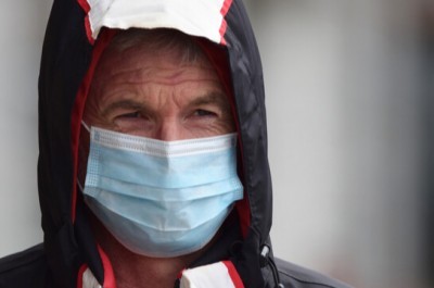 Huddie man with a face mask