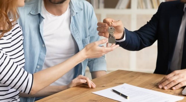 Couple receiving keys 
