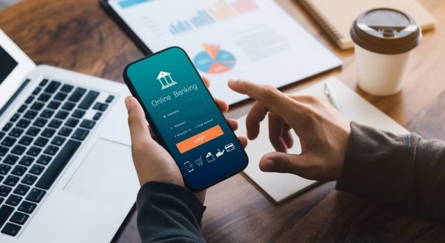 Online bank accountant on the phone